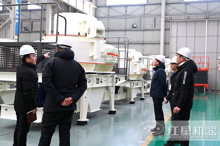 用戶來廠考察，有業務經理現場報價