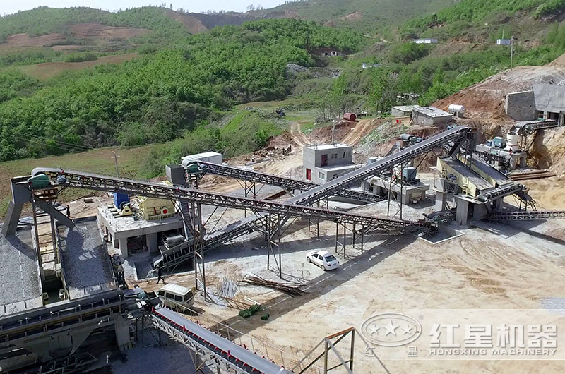 南陽生產現(xiàn)場，根據(jù)產量搭配生產線設備